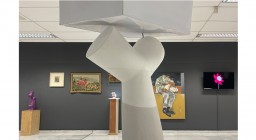 Αποψη έκθεσης «ΕΛΕΥΘΕΡΟΙ ΣΥΣΧΕΤΙΣΜΟΙ στη Συλλογή Σύγχρονης Τέχνης της Πόλλυς και του Χρήστου Κολλιαλή»