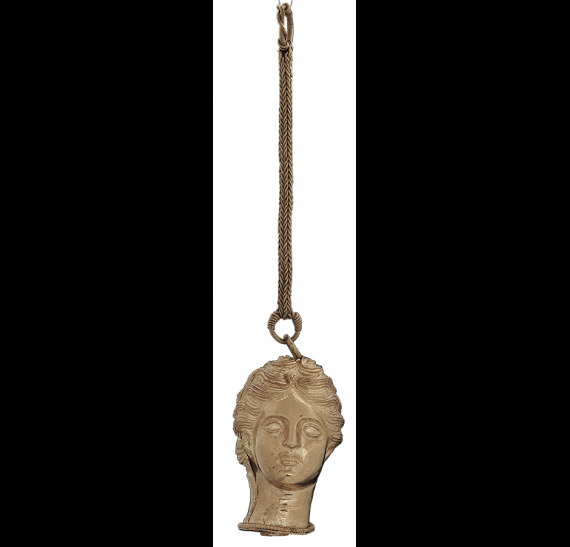 Golden pendant in the shape of Venus’s head. © Ministry of Cultre-AMTh