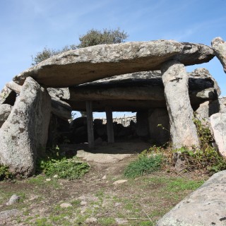 Ντολμέν, Dolmen di Ladas – Luras