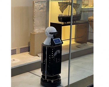 Το ρομπότ μέσα στην έκθεση του Μουσείου